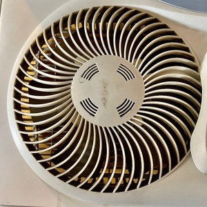 lot 450 image: Bionaire Twin Window Fan