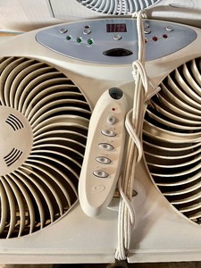 lot 451 image: Bionaire Twin Window Fan