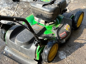 lot 319 image: John Deere Push Lawn Mower