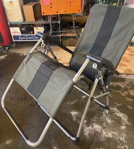lot 438 image: Folding Lawn Chair