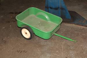 lot 1278 image: John Deere Pull-Behind Cart
