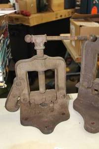 lot 1308 image: Pipe Vise