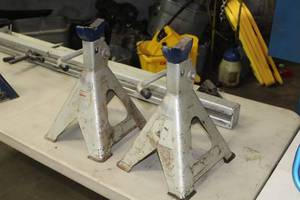 lot 1274 image: Lot of (2) 6-Ton Jack Stands