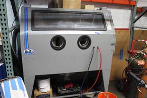 lot 1266 image: Skat Blast Dry Blast Sandblaster, 4-piece Workhead Kit, Sandblaster Supplies and Parts