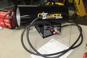 lot 1340 image: Mr. Heater Contractor Series 35000 BTU Construction Heater