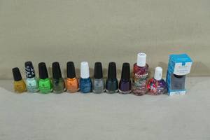 lot 29 image: Nail Polish Assortment - Remover, Top Coat, Cuticle Oil