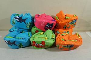 lot 44 image: Body Glove Childrens Swimming Vests