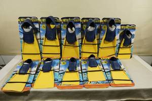 lot 45 image: US Divers Swim Fins - Explore Series