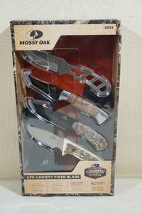 lot 94 image: Mossy Oak 4 Pack Variety Fixed Blade Knives