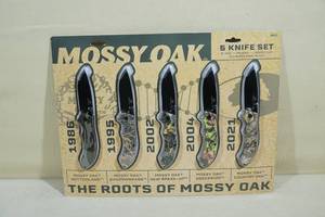 lot 97 image: Roots of Mossy Oak 5 Knife Set