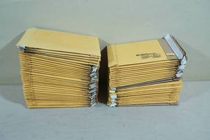 lot 111 image: Jiffy #0 Padded Mailers
