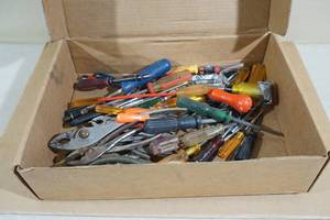 lot 115 image: Assorted Hand Tools - Pliers, Screwdrivers