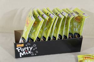 lot 51 image: 10 Friskies Party Mix Cat Treats