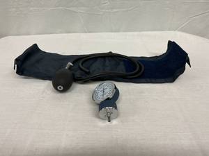 lot 20 image: Dynarex Blood Pressure Cuff Kit. Like New Condition. 