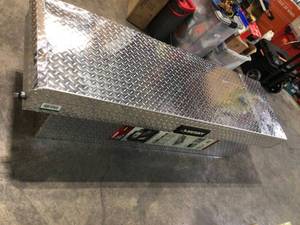 Husky 71.36 Diamond Plate Aluminum Full Size Crossbed Truck Tool Box does not open  customer return see pictures