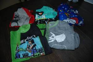 5 Boys Pajamas size 12 Carters, Min...