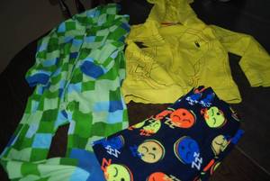 1 Boys size 8 pikachu hoodie 1 size...