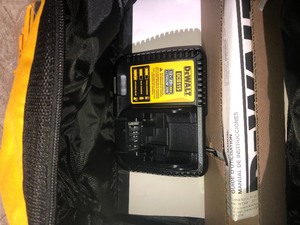 DEWALT 20-Volt MAX XR Premium Lithium-Ion Starter Kit 6.0Ah.