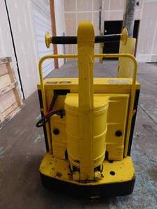 lot 5 image: Yale MP40 Electric Pallet Jack