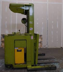 lot 6 image: Clark NP300-30 Electric Reach Forklift