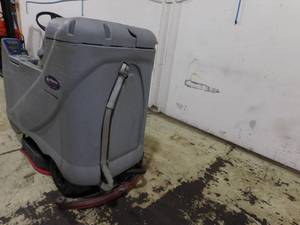 lot 7 image: Advance Advenger 2810D Floor Scrubber