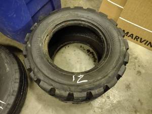 Retread 33X15.5-16.5 Tire...