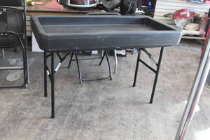 lot 543 image: Chillin Products 4 Fill-n-Chill Folding Table