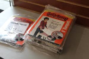 lot 530 image: Lot of (8) Kwik-Covers Plastic with Elastic 6  Banquet Fitted Table Cover