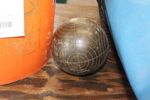 lot 528 image: 8-piece Bocce Ball Set