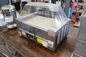 lot 505 image: Gold Medal 8023 Diggity Commercial Hot Dog Roller with Sneeze Guard