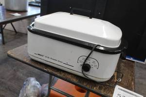 lot 521 image: Nesco Oven Roaster 18-Quart