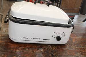 lot 502 image: Nesco Roaster Oven 18-Quart