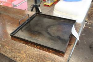 lot 489 image: Cast Iron Griddle 22x20