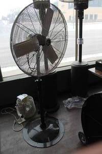 lot 482 image: North N Tech HPV-30 30 Industrial Pedestal Fan