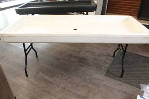 lot 541 image: 6 Fill-n-Chill Folding Table