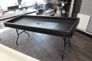 lot 542 image: 6 Fill-n-Chill Folding Table