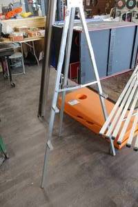 lot 522 image: Lot of (3) Aluminum Easels