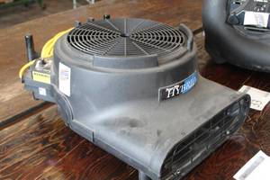 lot 40 image: Powr-Flite PDH1 Hybrid 3-speed Floor Blower
