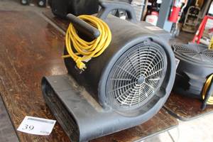 lot 39 image: Powr-Flite PD500 Powr-Dryer 3-speed Floor Blower