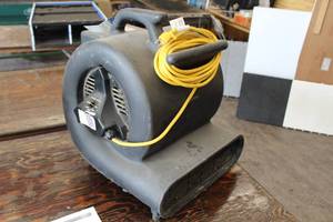 lot 34 image: Powr-Flite 3-speed Floor Blower