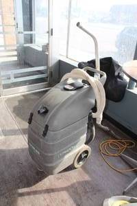 lot 29 image: Tennant Nobles WD1592EV Typhoon Water Vacuum, Hose and Wand