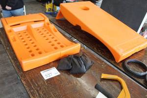 lot 527 image: Bean Bag Toss  Corn Hole