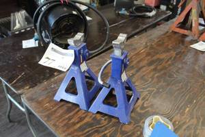 lot 77 image: Lot of (2) Pittsburg Racing Aluminum Jack Stands