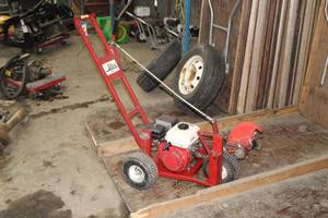 lot 20 image: Brown E-104H Edge Master Driveway Edger