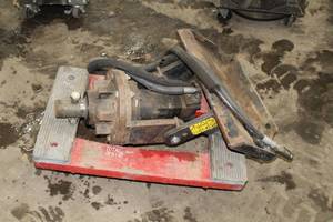 lot 11 image: Toro Mini Skid Steer Hydraulic Auger Attachment