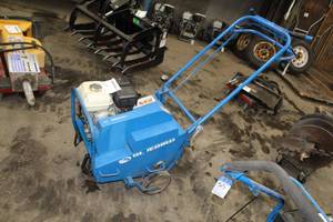 lot 17 image: Bluebird H424 424 Aerator