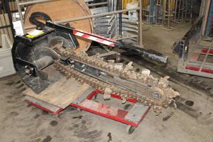 lot 7 image: Charles Machine WorksDitch Witch Mini Skid Steer 36 Hydraulic Trencher