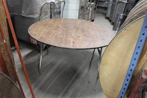 lot 1505 image: Wood TopMetal Frame 5 Round Folding Banquet Table