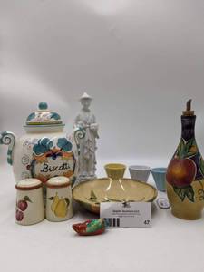 lot 47 image: Beautiful 11 Piece Vintage Ceramic Home Collection