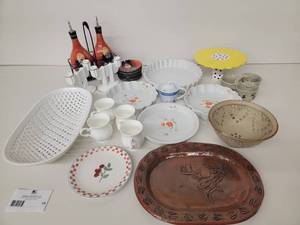 lot 19 image: Gorgeous HUGE Ceramic Serving Collection